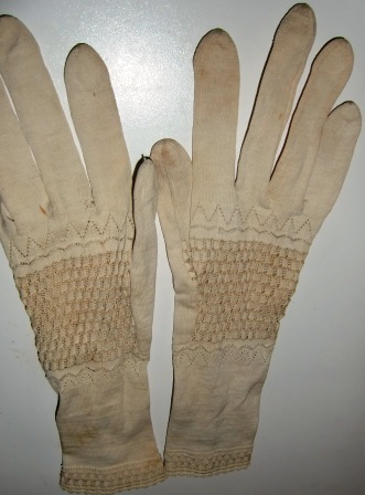 xxM305M Early 1900 Cloth Gloves